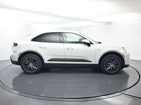 Certified 2025 Porsche Macan Electric RWD image 16
