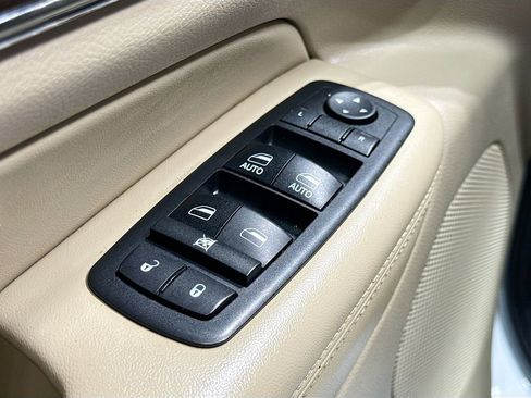 Used 2017 Jeep Grand Cherokee Limited image 17