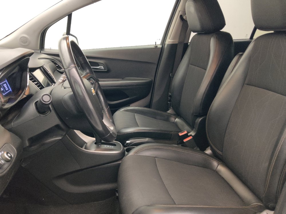 Used 2019 Chevrolet Trax LT w/ LT Convenience Package AWD/4WD image 17