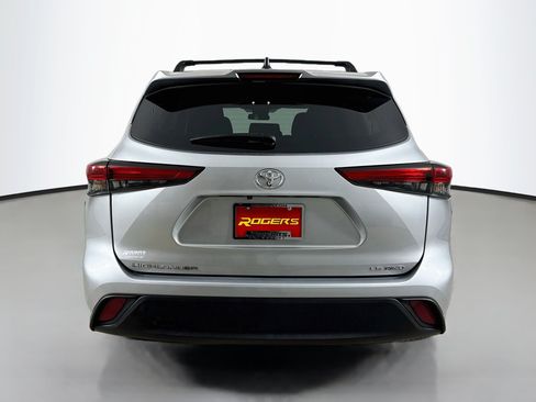 Used 2023 Toyota Highlander LE AWD/4WD image 7