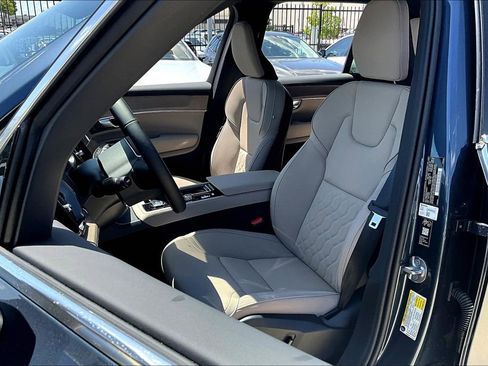 New 2026 Volvo XC90 B6 Plus w/ Protection Package Premier image 23
