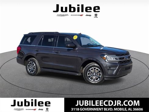 Used 2024 Ford Expedition XLT image 1