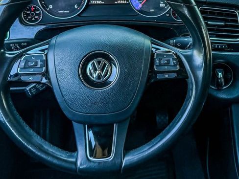 Used 2013 Volkswagen Touareg Sport image 30