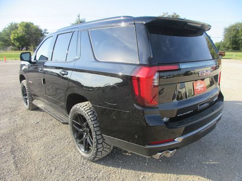 New 2026 GMC Yukon AT4 AWD/4WD image 9