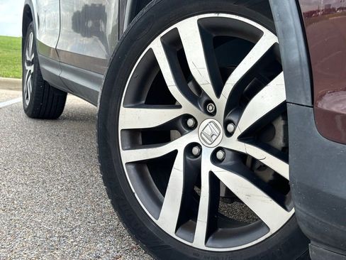 Used 2017 Honda Pilot Touring image 2