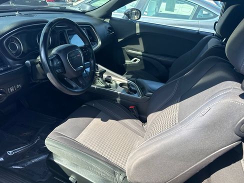 Used 2015 Dodge Challenger SXT RWD image 3