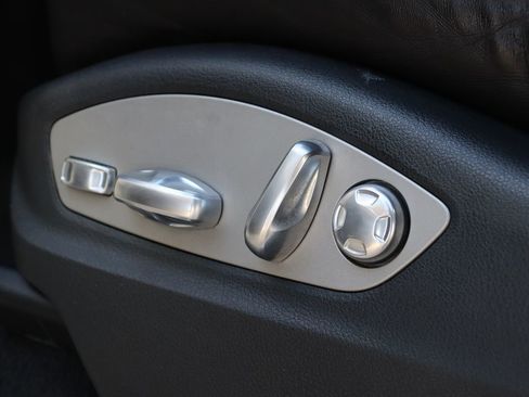 Used 2018 Porsche Cayenne Platinum Edition image 38