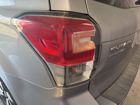 Used 2017 Subaru Forester 2.5i Premium image 10