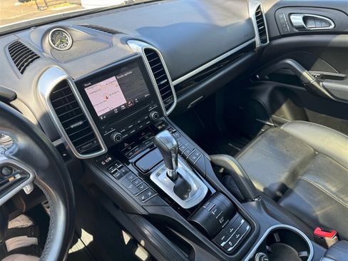 Used 2017 Porsche Cayenne S AWD/4WD image 32