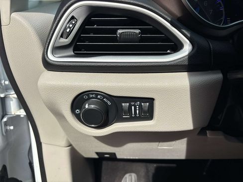 Used 2023 Chrysler Voyager LX FWD image 22
