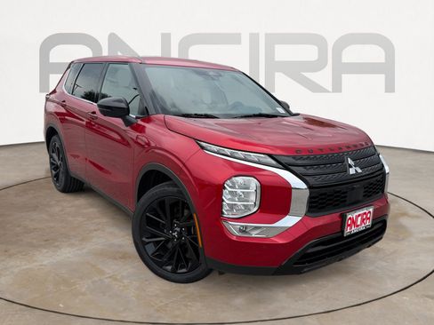 Used 2023 Mitsubishi Outlander SE Black Edition FWD image 4