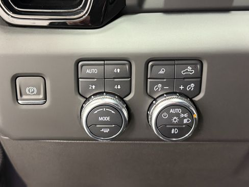 Used 2024 GMC Sierra 1500 AT4 w/ Technology Package image 26
