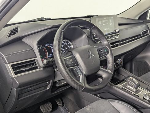 Used 2022 Mitsubishi Outlander SE FWD image 13