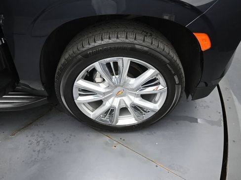 Used 2022 Chevrolet Suburban High Country AWD/4WD image 39