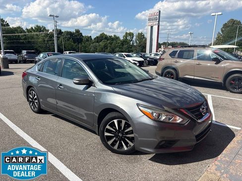 Used 2018 Nissan Altima 2.5 SV w/ 2.5 SV Technology Package FWD image 1