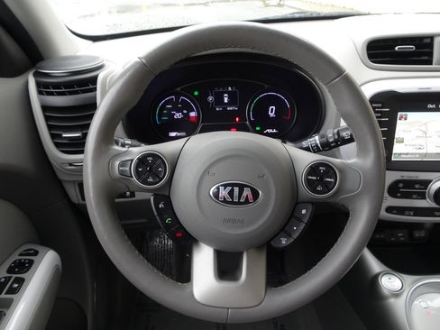 Used 2017 Kia Soul EV + image 16