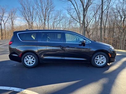 Used 2024 Chrysler Pacifica Touring-L