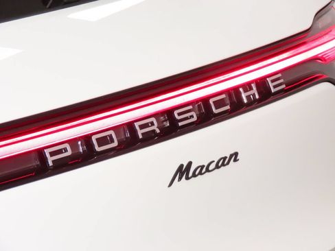 Certified 2026 Porsche Macan AWD/4WD image 12