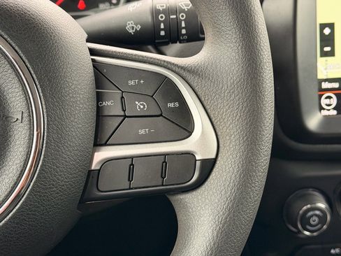 Used 2023 Jeep Renegade Latitude AWD/4WD image 14
