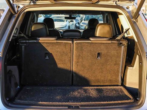 Used 2021 Volkswagen Atlas SE w/ Towing Package image 27