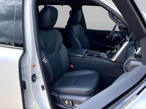 Certified 2025 Lexus LX 700h Luxury w/ Appearance Package AWD/4WD image 9