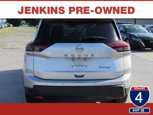 Used 2024 Nissan Rogue SV AWD/4WD image 5