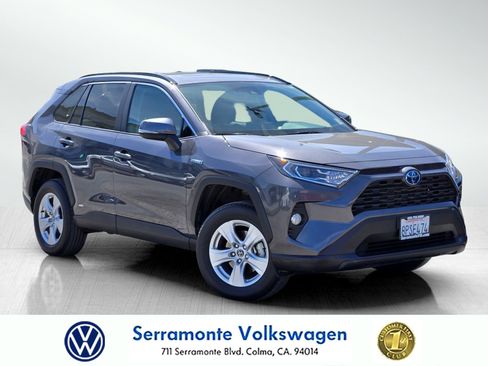 Used 2020 Toyota RAV4 XLE w/ Convenience Package image 1