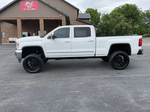 Used 2018 GMC Sierra 2500 SLT w/ Duramax Plus Package AWD/4WD image 2