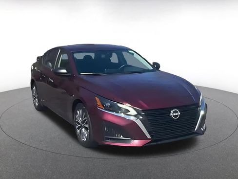 Used 2025 Nissan Altima 2.5 SV image 14