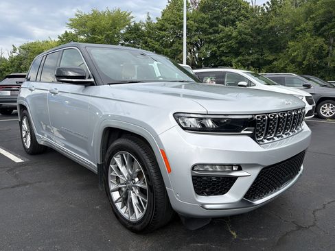 Certified 2025 Jeep Grand Cherokee Summit w/ Luxury Tech Group V AWD/4WD image 1