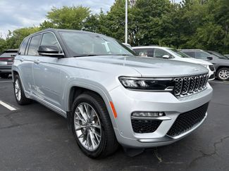 Certified 2025 Jeep Grand Cherokee Summit w/ Luxury Tech Group V AWD/4WD video 1