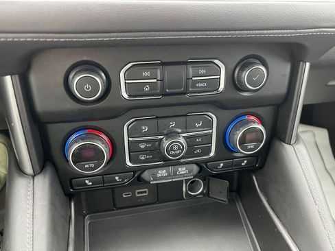 Used 2021 Chevrolet Tahoe LT AWD/4WD image 17