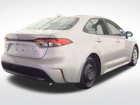 Used 2024 Toyota Corolla LE FWD image 2