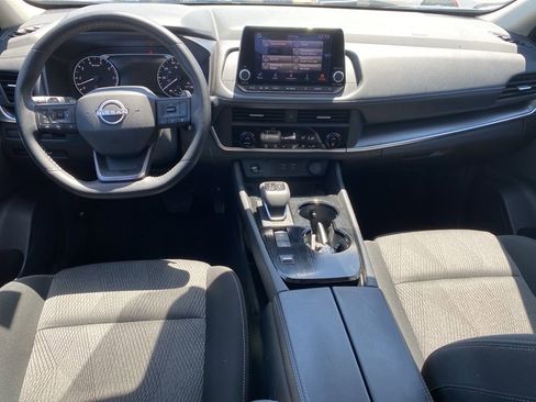 Used 2025 Nissan Rogue SV image 10