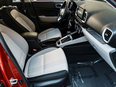 Certified 2021 Hyundai Venue SEL image 27