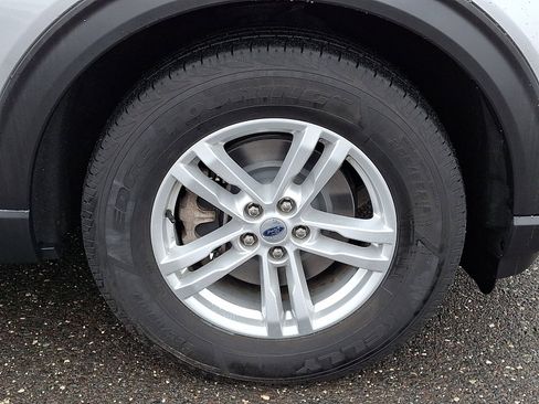 Certified 2021 Ford Explorer XLT w/ Equipment Group 202A image 8