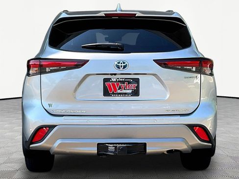 Used 2024 Toyota Highlander Platinum AWD/4WD image 5
