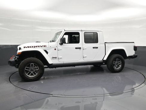 Used 2025 Jeep Gladiator Mojave w/ Convenience Group AWD/4WD image 7