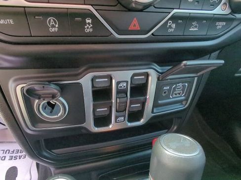 Certified 2022 Jeep Wrangler Unlimited Sahara AWD/4WD image 17