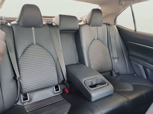 Used 2018 Toyota Camry SE FWD image 21