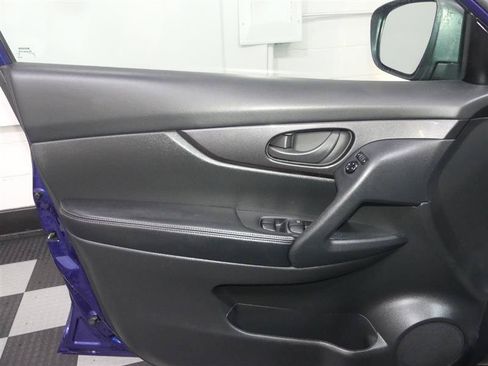 Used 2020 Nissan Rogue S AWD/4WD image 18