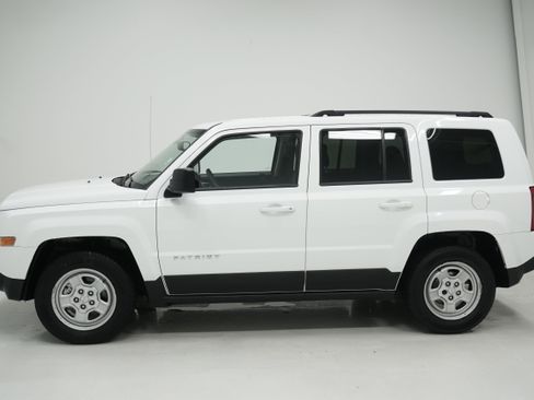 Used 2016 Jeep Patriot Sport w/ Power Value Group FWD image 7