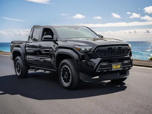 Used 2024 Toyota Tacoma TRD Off-Road w/ TRD Off Road Premium Package AWD/4WD image 4