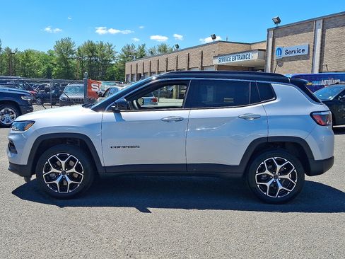 Used 2025 Jeep Compass Limited AWD/4WD image 4