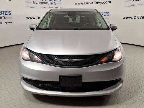 Used 2023 Chrysler Voyager LX FWD image 2