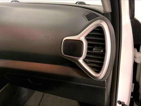 Used 2025 Kia Soul LX image 16