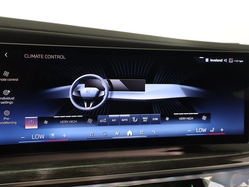 Used 2023 BMW 760i xDrive w/ Parking Assistance Package image 55