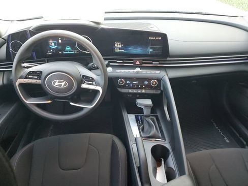 Used 2024 Hyundai Elantra SEL FWD image 10