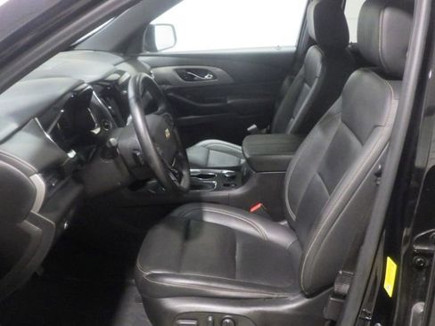 Used 2023 Chevrolet Traverse LT image 8