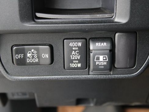 Used 2017 Toyota Tacoma TRD Off-Road image 12